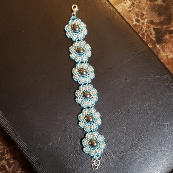 Beaded Bracelets NWOT - Picture 2 of 2